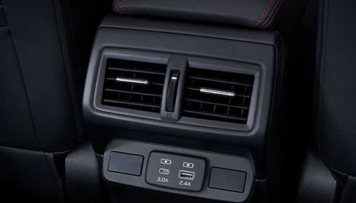 11.6-inch Centre Display*¹