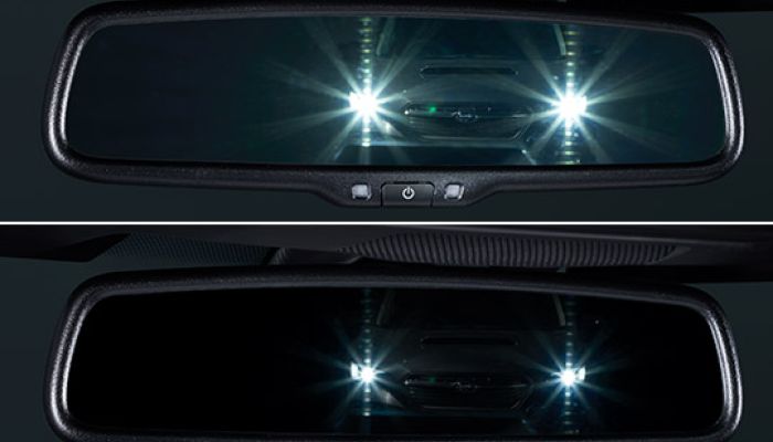 11.6-inch Centre Display*¹