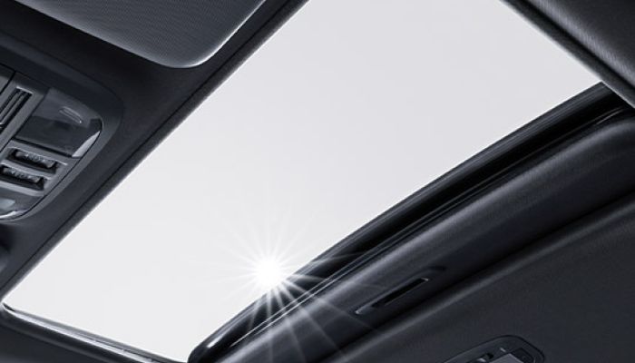 11.6-inch Centre Display*¹